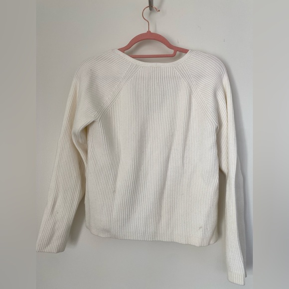 Abercrombie and Fitch cream v-neck sweater. - Picture 2 of 2